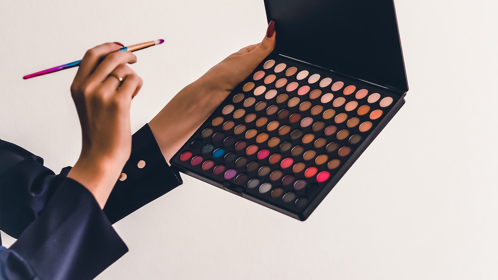 Ethereal Elegance: Dive Into Dreamy Pastel And Ethereal Makeup Trends